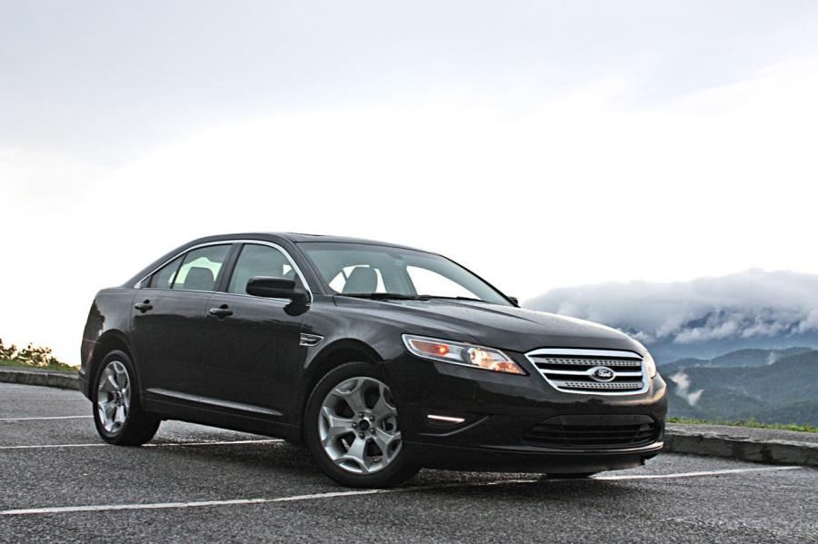  Ford Taurus 2010 года  (фото 7 из 161)